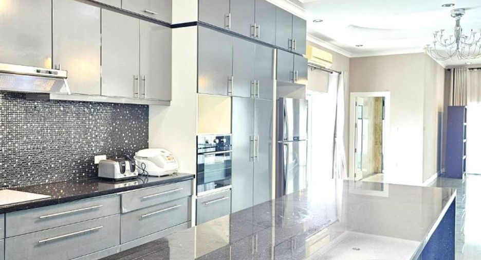 For sale 4 bedrooms house in East Pattaya, Pattaya