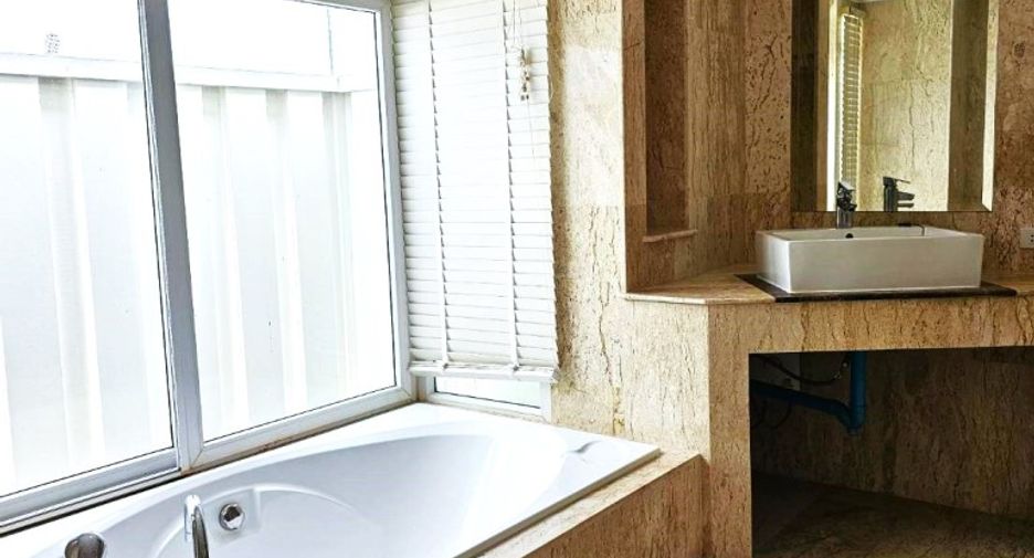 For sale 4 bedrooms house in East Pattaya, Pattaya