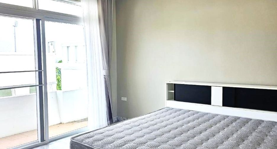 For sale 4 bedrooms house in East Pattaya, Pattaya