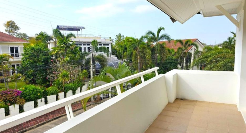 For sale 4 bedrooms house in East Pattaya, Pattaya