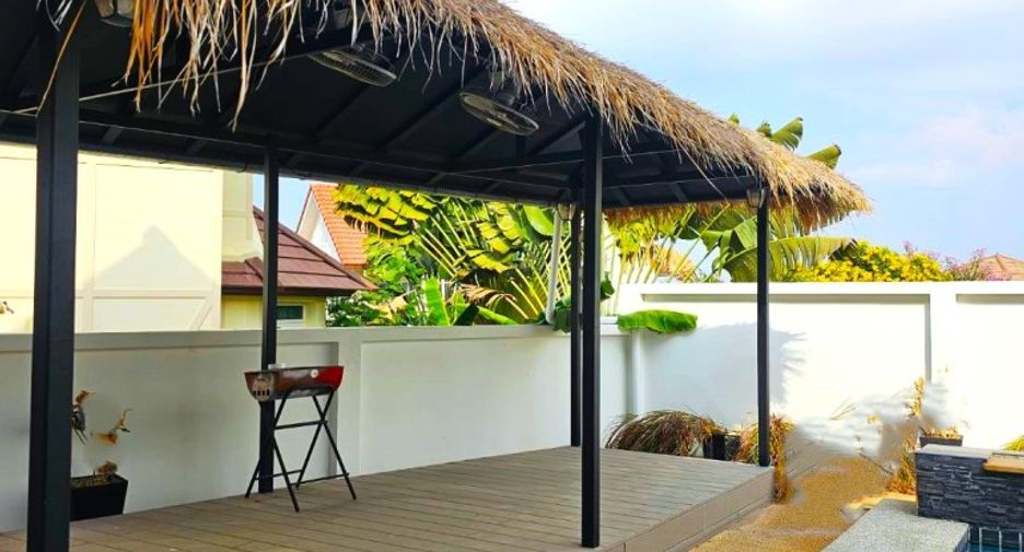 For sale 4 bedrooms house in East Pattaya, Pattaya