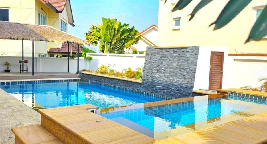 For sale 4 bedrooms house in East Pattaya, Pattaya