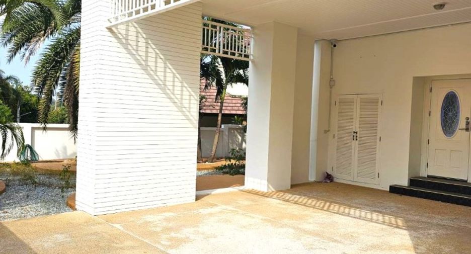 For sale 4 bedrooms house in East Pattaya, Pattaya