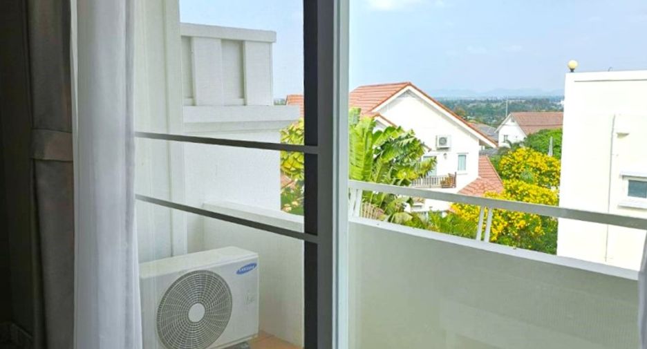 For sale 4 bedrooms house in East Pattaya, Pattaya