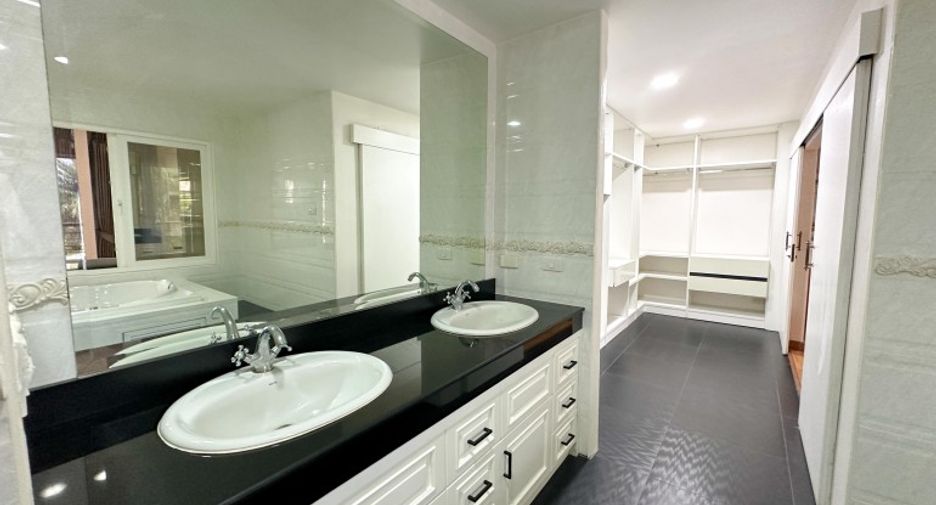 À vendre 4 chambres maison à Bang Lamung, Chonburi