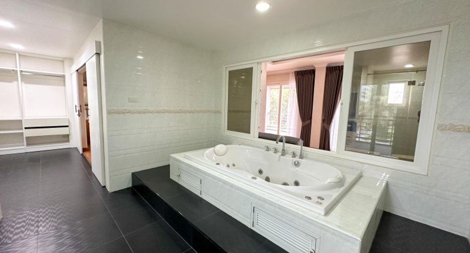 À vendre 4 chambres maison à Bang Lamung, Chonburi