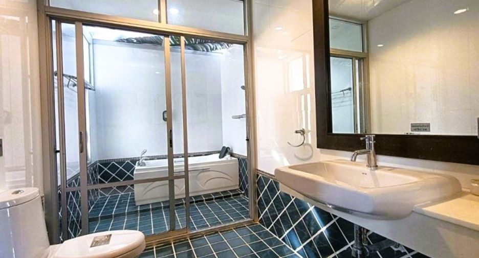 Haus zum Kauf mit 4 Zimmer in Sattahip, Chonburi