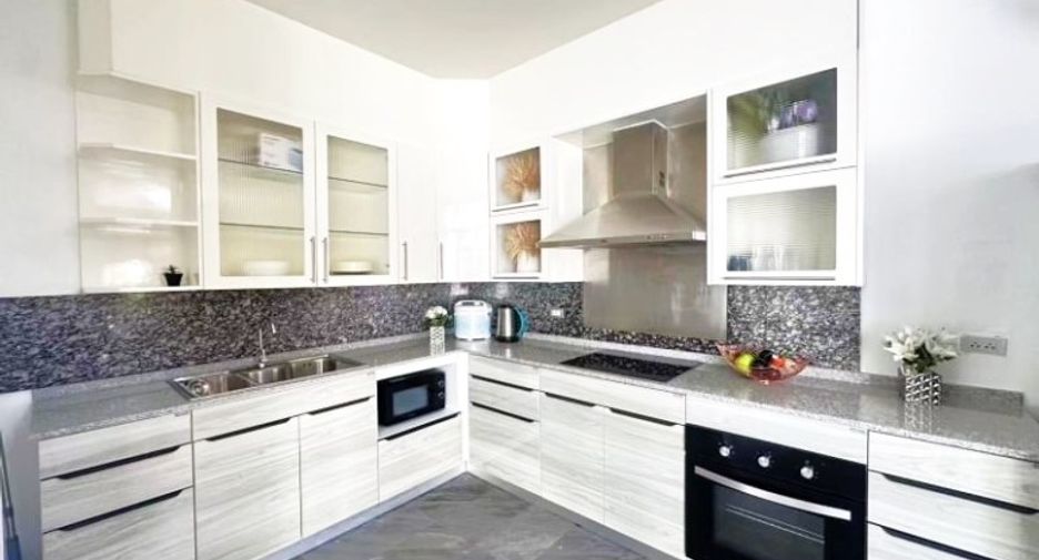 Haus zum Kauf mit 4 Zimmer in Sattahip, Chonburi