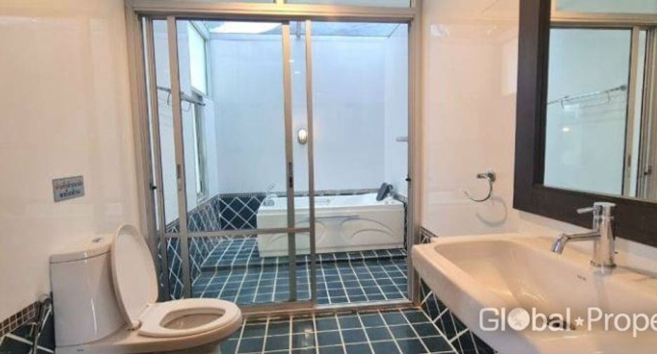 Haus zum Kauf mit 4 Zimmer in Sattahip, Chonburi