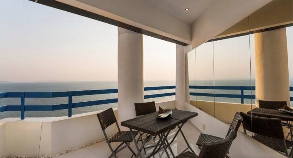 For sale 3 bedrooms condo in Jomtien, Pattaya