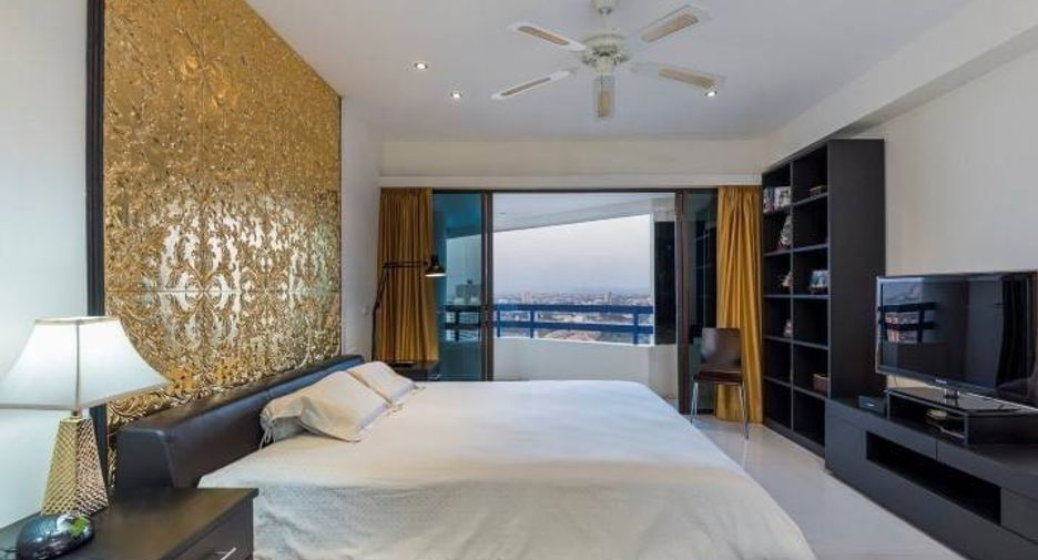 For sale 3 bedrooms condo in Jomtien, Pattaya
