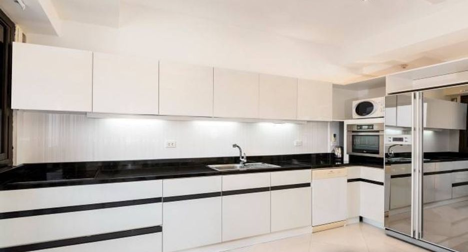 For sale 3 bedrooms condo in Jomtien, Pattaya