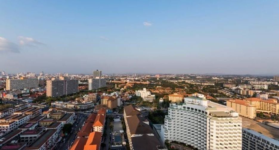 For sale 3 bedrooms condo in Jomtien, Pattaya