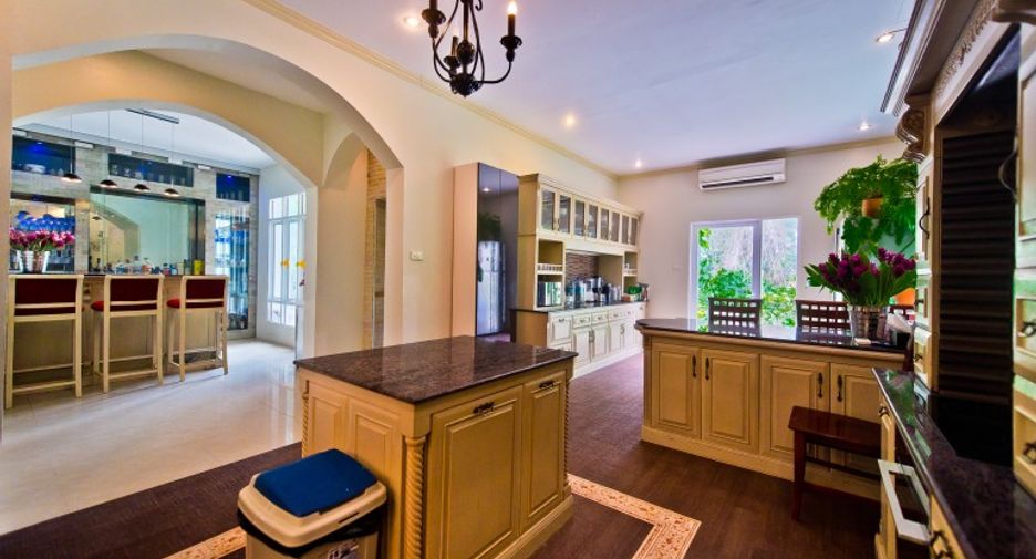 For sale 8 bedrooms house in Sattahip, Chonburi
