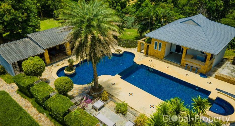 For sale 8 bedrooms house in Sattahip, Chonburi