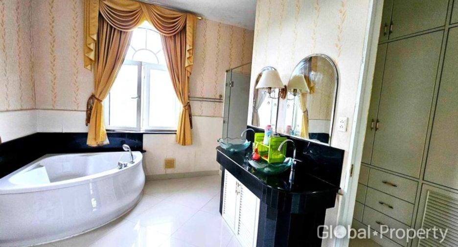 À vendre 5 chambres maison à Bang Lamung, Chonburi