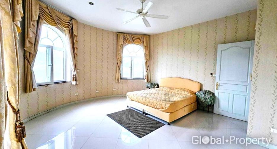 À vendre 5 chambres maison à Bang Lamung, Chonburi