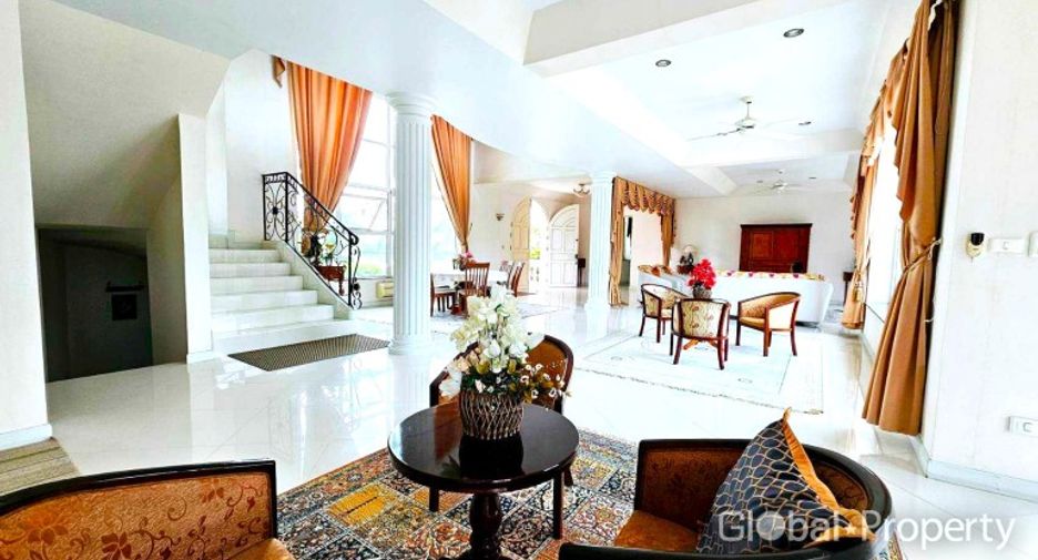 À vendre 5 chambres maison à Bang Lamung, Chonburi