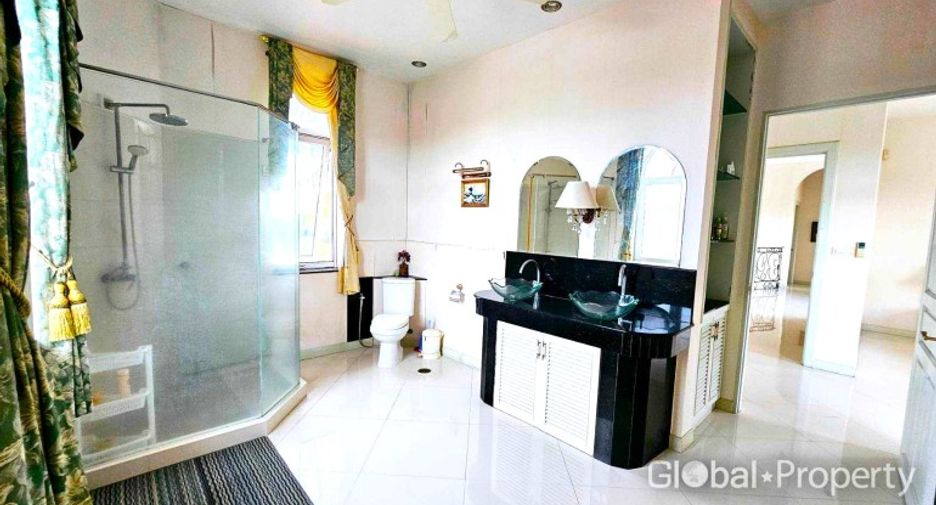 À vendre 5 chambres maison à Bang Lamung, Chonburi