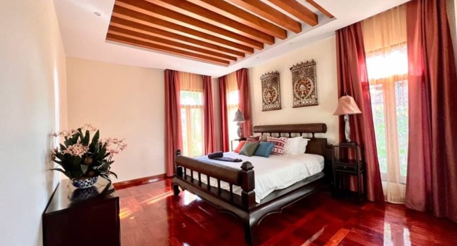 For sale 5 bedrooms house in Sattahip, Chonburi