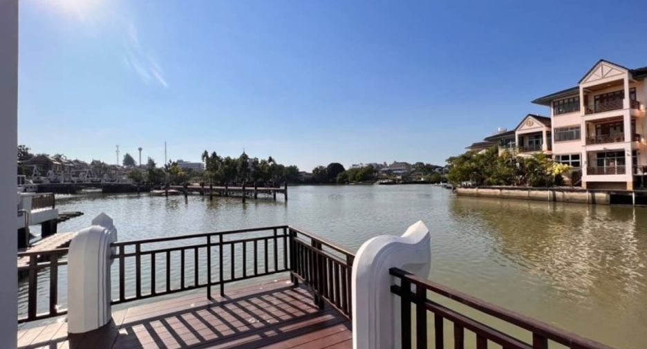 For sale 5 bedrooms house in Sattahip, Chonburi
