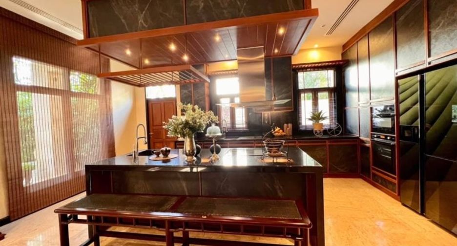 For sale 5 bedrooms house in Sattahip, Chonburi