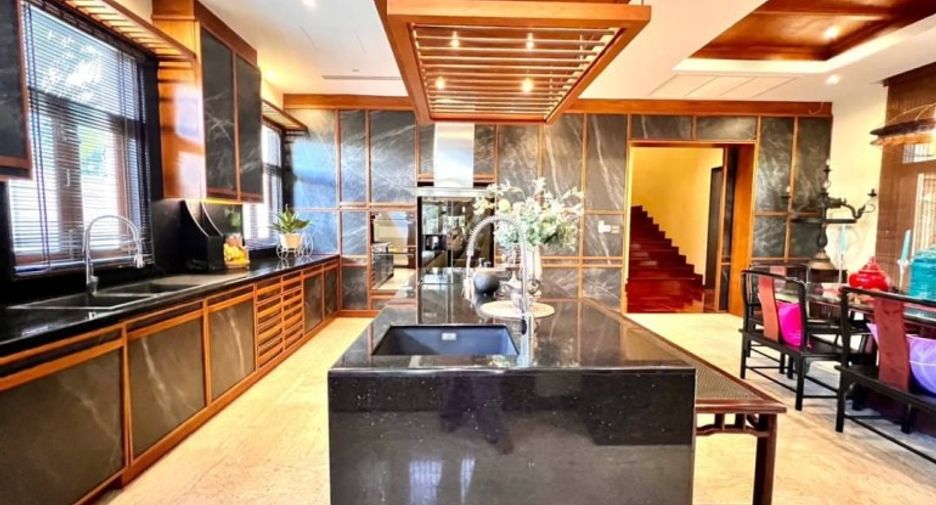 For sale 5 bedrooms house in Sattahip, Chonburi