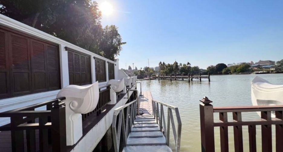 For sale 5 bedrooms house in Sattahip, Chonburi