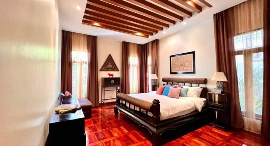 For sale 5 bedrooms house in Sattahip, Chonburi