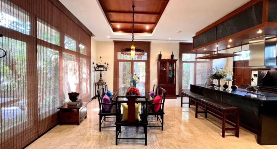 For sale 5 bedrooms house in Sattahip, Chonburi