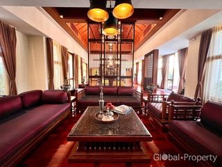 For sale 5 bedrooms house in Na Jomtien, Pattaya