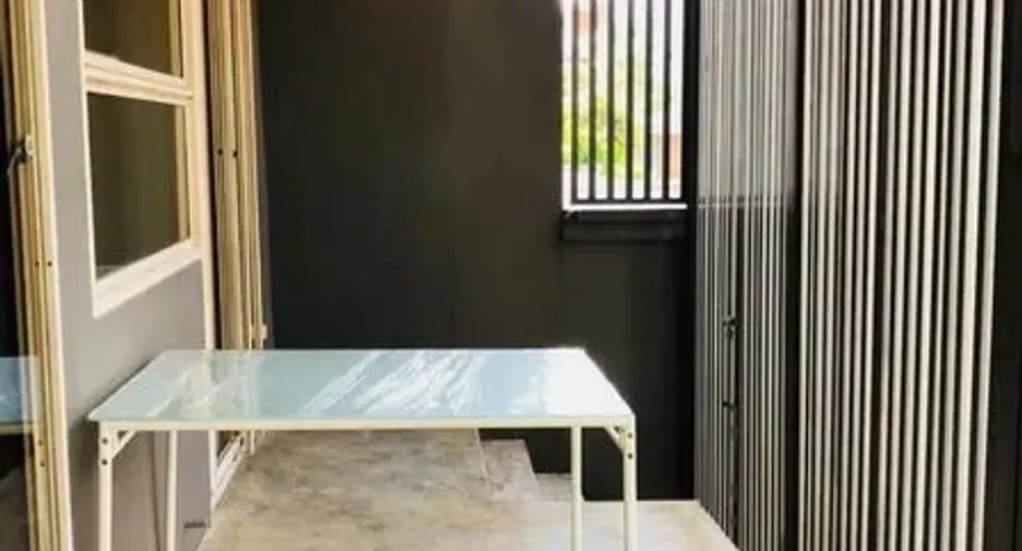 For rent 5 bedrooms office in Huai Khwang, Bangkok