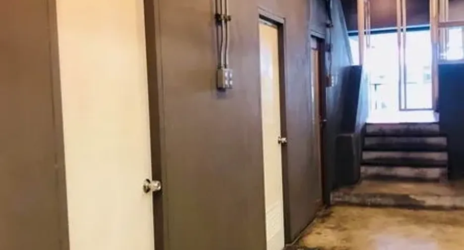 For rent 5 bedrooms office in Huai Khwang, Bangkok