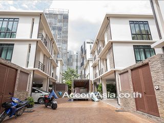For rent 4 bed house in Khlong Toei, Bangkok