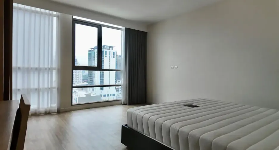 For rent and for sale 4 bedrooms condo in Bang Rak, Bangkok