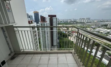 For sale 2 bed condo in Huai Khwang, Bangkok
