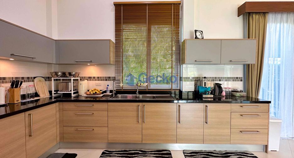 For sale 4 bedrooms house in Bang Lamung, Chonburi