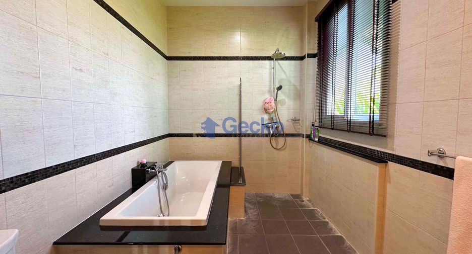 For sale 4 bedrooms house in Bang Lamung, Chonburi