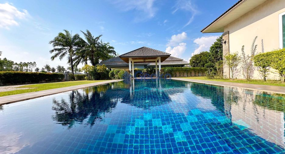 For sale 4 bedrooms house in Bang Lamung, Chonburi