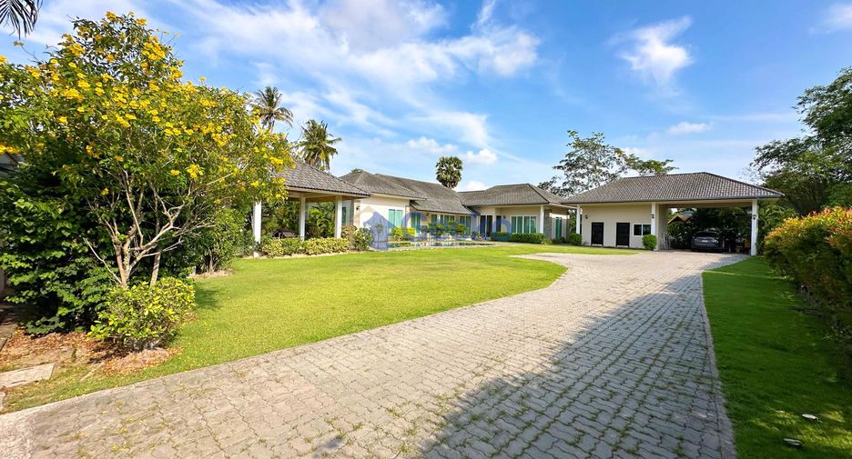 For sale 4 bedrooms house in Bang Lamung, Chonburi