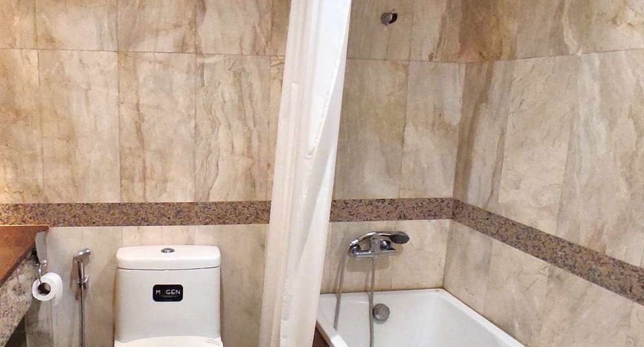 For rent 3 bedrooms condo in Khlong Toei, Bangkok