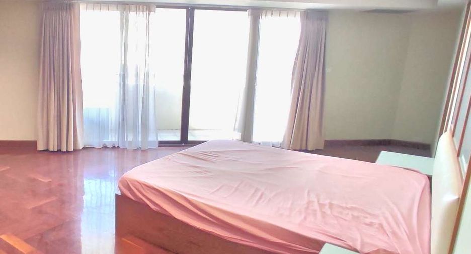 For rent 3 bedrooms condo in Khlong Toei, Bangkok