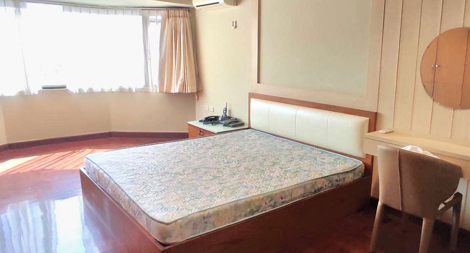 For rent 3 bedrooms condo in Khlong Toei, Bangkok