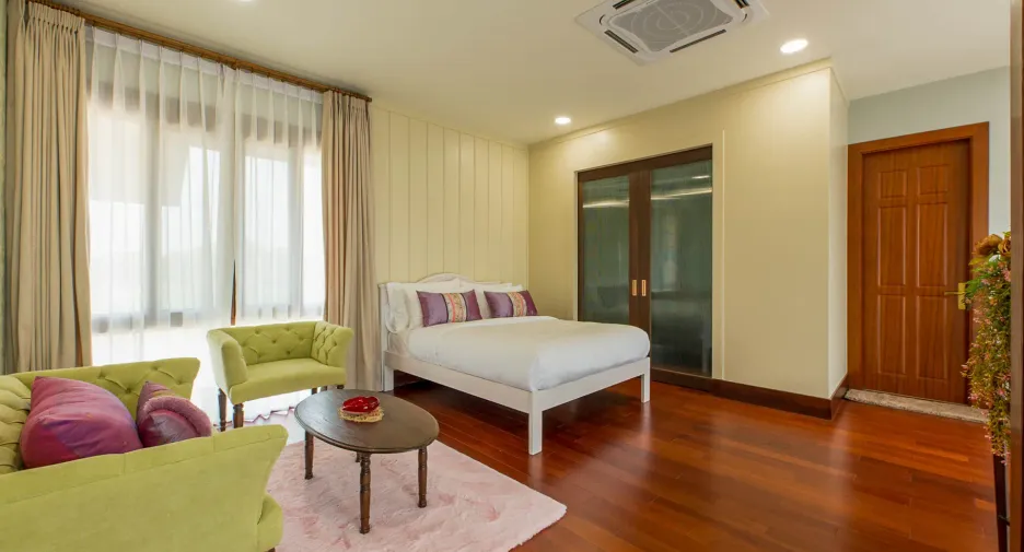 For rent and for sale 7 bedrooms house in Saraphi, Chiang Mai