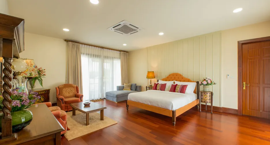 For rent and for sale 7 bedrooms house in Saraphi, Chiang Mai