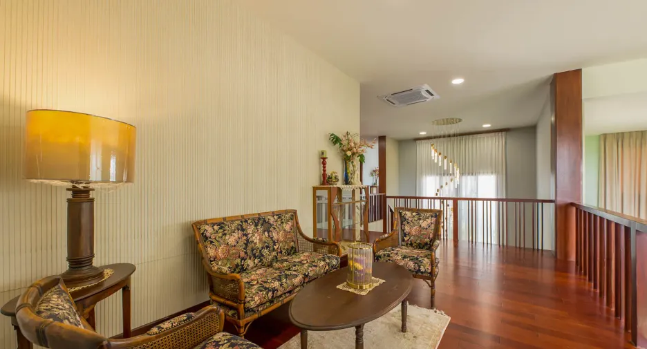 For rent and for sale 7 bedrooms house in Saraphi, Chiang Mai
