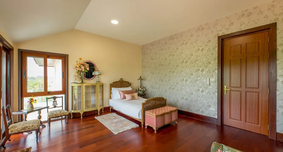 For rent and for sale 7 bedrooms house in Saraphi, Chiang Mai