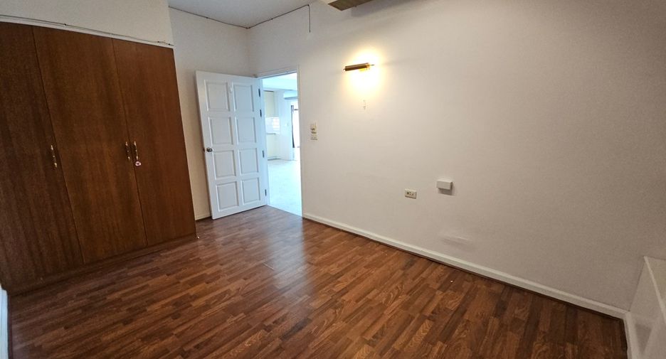À vendre 3 chambres condo à Watthana, Bangkok