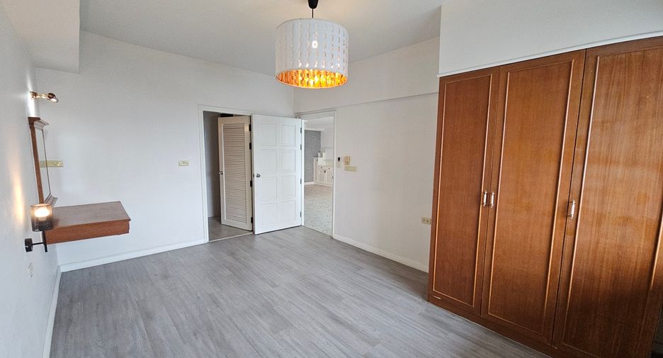 À vendre 3 chambres condo à Watthana, Bangkok