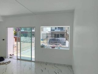 出售 2 卧室 联排别墅 在 Phra Samut Chedi, Samut Prakan